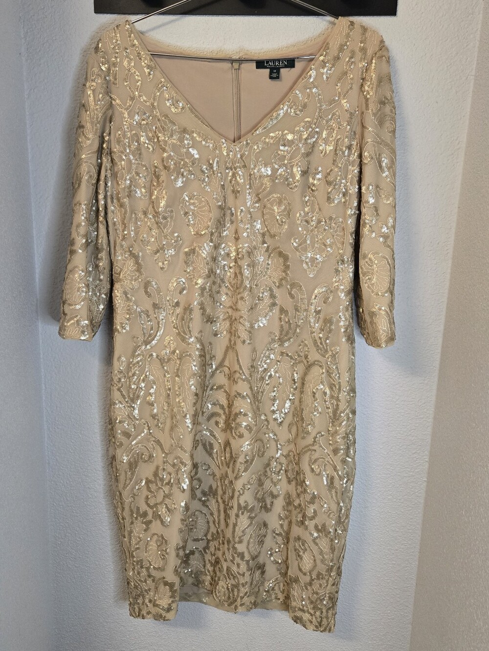 Lauren Ralph Lauren Gold Sequin Scroll Cocktail Dress V-Neck Size 12 Excellent